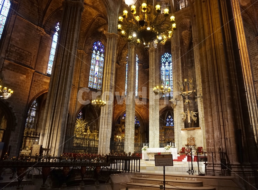 바르셀로나대성당,catheral,스페인성당,유럽성당,카탈루냐성당,spain,europe,catalunya,구시가지,고딕지구,고딕양식,고딕성당,고딕양식성당,gothic,gothicart,architecture,성당내부,성당조명,종교,catholic,가톨릭,카톨릭,성당,미사,제단,교회,건축,조용한,고요한,정적인,어두운,종교,신앙,religion,belief,faith,건축물,건물외관,exterior,building,structure,architecture,construction