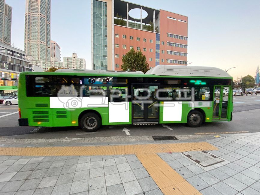 bus,commercial,commercialadvertisement,square billboard,outdoor advertising,sign board,citybusadvertisement,outdooradvertisement,Mockup image,commercialbillboard,busadvertisement,advertisingdesign,emptied,billboard,emptyspace,empty place,background,bus ad