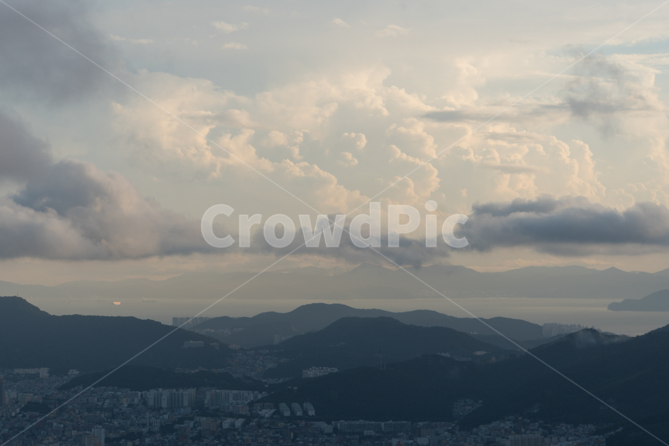 산,구름,빛,일몰,황령산,도시,풍경,city,landscape,한국도시풍경,한국도시경관,korea cityscape,nature,자연,weather,날씨,outdoors,옥외,cumulus,적운,cloud,sky,하늘