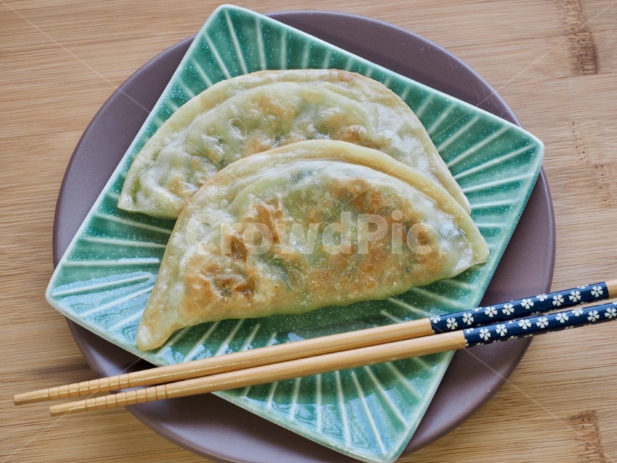 군만두,만두,납작만두,구운만두,딤섬,한국음식,식품,한식,한국문화,음식,한국,배경,음식문화,웰빙,문화,아시아,아시아음식,접시,전통,설날,추석,젓가락,중국음식,중식,중국식만두,교자,음식,식재료,요리,food,cook,meal,dishes,food reserves