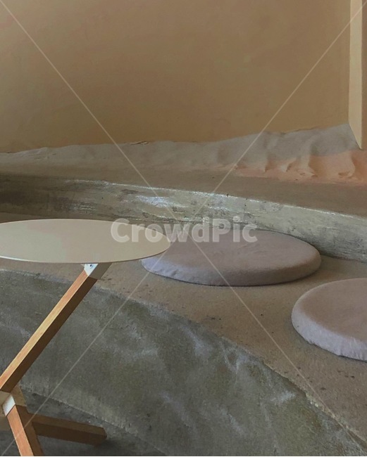인테리어,카페인테리어,카페테이블,카페의자,카페방석,분위기좋은카페,느낌있는카페,table,가구,tabletop,나무,테이블탑