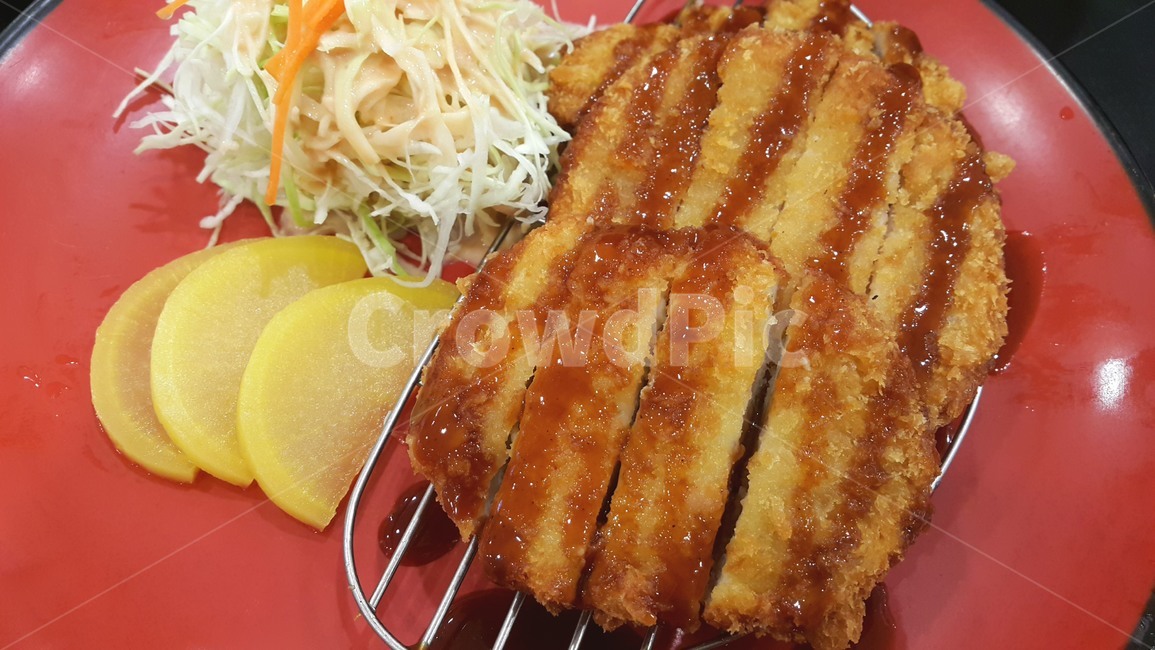 돈까스,샐러드,단무지,음식,food,정심,소스