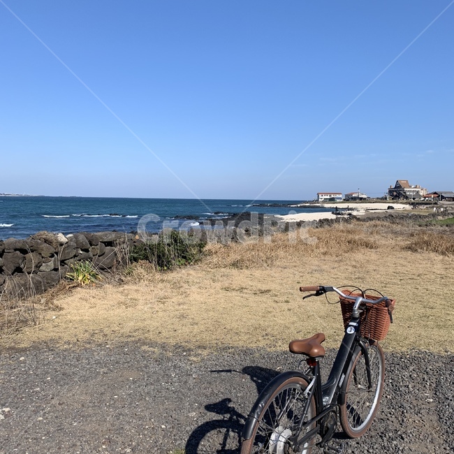 제주도,자전거,우도,바다,하늘,섬,전기자전거,흙길,자갈
