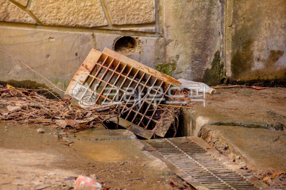 roadside,sewage treatment,sewer,public facilities,Street,waterspout