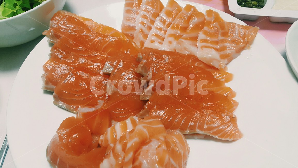 연어,연어회,연어회썰기,통연어,생연어,음식,식재료,요리,food,cook,meal,dishes,food reserves,일식,일본음식,일본요리,Japanese food,Japanese dishes,Japanese meal,Japanese cook
