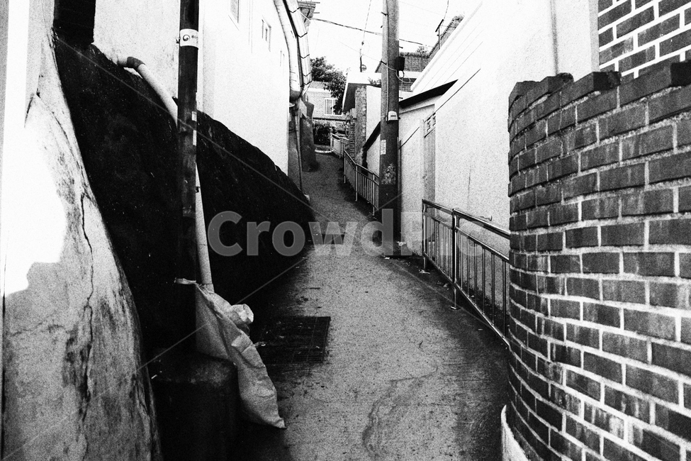 town,narrow alley,Street,alley,Neighborhood alley