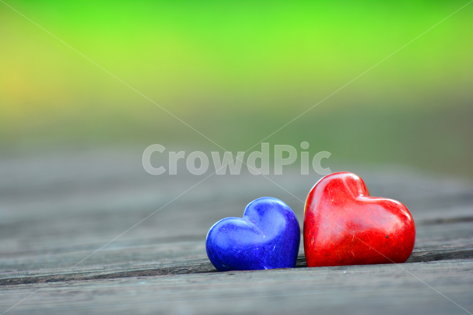 한쌍,파랑색,둘,연인,약속,two,하트,사랑,마음,heart,love,가슴,감정,빨강색,레드,접사,마크로,클로즈업,러브,캐릭터,아이콘,상징,표시,형상,감성,분위기,emotional,sensible,올드,우드,나무,불변,영원,forevermore,eternity,permanent,everlasting,감정표현,기분,feeling,emotion