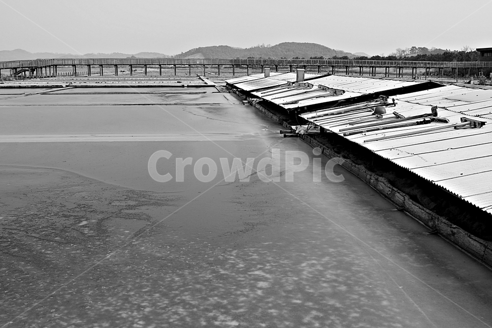 염전,바닷물,풍경,배경,자연,흑백,모노톤,monochrome,black and white,산업,industry,industrial,제조업,manufacturing business,manufacturing industry