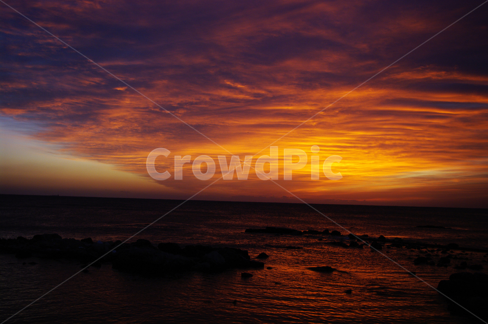 바다,하늘,구름,풍경,해맞이,일출,sunrise,자연,풍경,nature,landscape,outdoors,옥외,dusk,황혼,sunset,일몰,dawn,새벽,sky,red sky,붉은 하늘