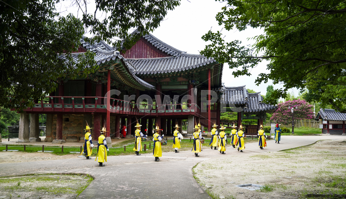 풍경,광한루,악단,국악,국악기,취타,연주,공연,연출,행진,취타행진,누락,계절,여름,공원,정원,역사유물,유적지,문화재,남원시