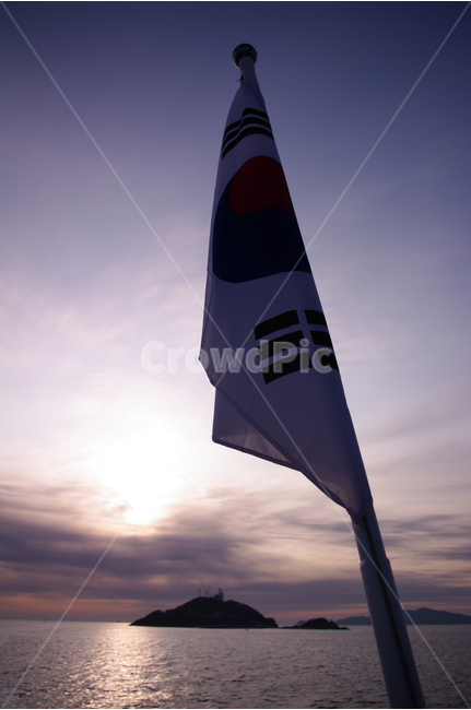 노을,석양,바다,하늘,섬,서해,한국,구름,풍경,풍광,자연,nature,landscape,태극기,자연,풍경,nature,landscape,한국자연풍경,한국자연경관,korea nature landscape,flag,깃발,symbol,상징
