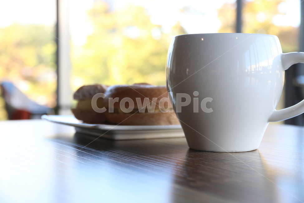커피컵,컵,빵,브레드,카페,테이블,간식,후식,coffeecup,커피,카페,coffee,cafe