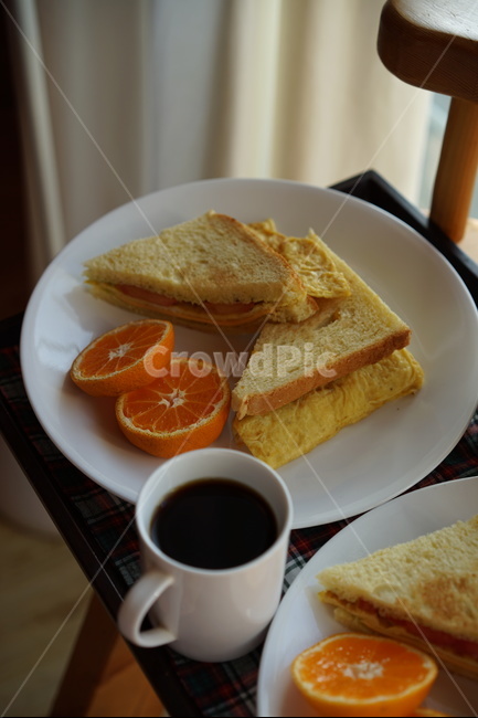 조식,샌드위치,토스트,모닝커피,식사,아침,브런치,식빵,음식,식재료,요리,food,cook,meal,dishes,food reserves,빵,bread,아침식사,조식,브런치,breakfast,brunch,디저트,간식,후식,dessert,snack,커피,카페,coffee,cafe