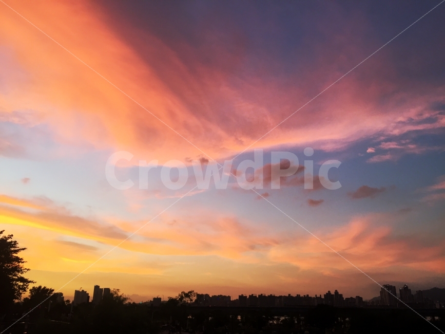 하늘,한국,자연,구름,컬러,사진,감성사진,저녁시간,서울,photo,photography,cloud,color,sky,natural,자연,풍경,nature,landscape,한국자연풍경,한국자연경관,korea nature landscape,도시,city,한국도시풍경,한국도시경관,korea cityscape,실루엣,그림자,silhouette,shadow,색깔,색상,색채,색감,color sense,color sensitivity,feeling of color,outdoors,옥외,dawn,새벽,red sky,붉은 하늘,dusk,황혼,sunset,일몰