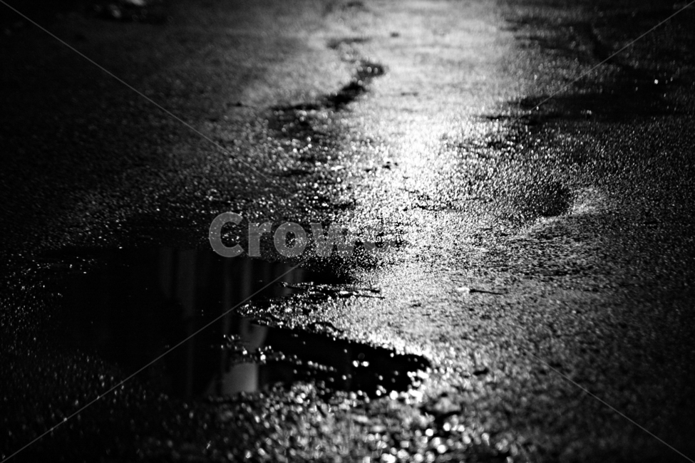 흑백,모노크롬,길바닥,빗자국,물자국,블랙앤화이트,비,비오는날,rain,rainy,흑백,모노톤,monochrome,black and white