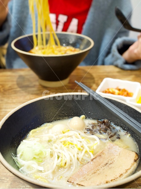 시로라멘,라멘,일본,일본음식,일본라면,라면,국물,젓가락,음식,식품,고기,국물음식,돼지고기,누들,국수,점심,점심식사,식사,음식,식재료,요리,food,cook,meal,dishes,food reserves,면류,면요리,noodles,일식,일본음식,일본요리,Japanese food,Japanese dishes,Japanese meal,Japanese cook