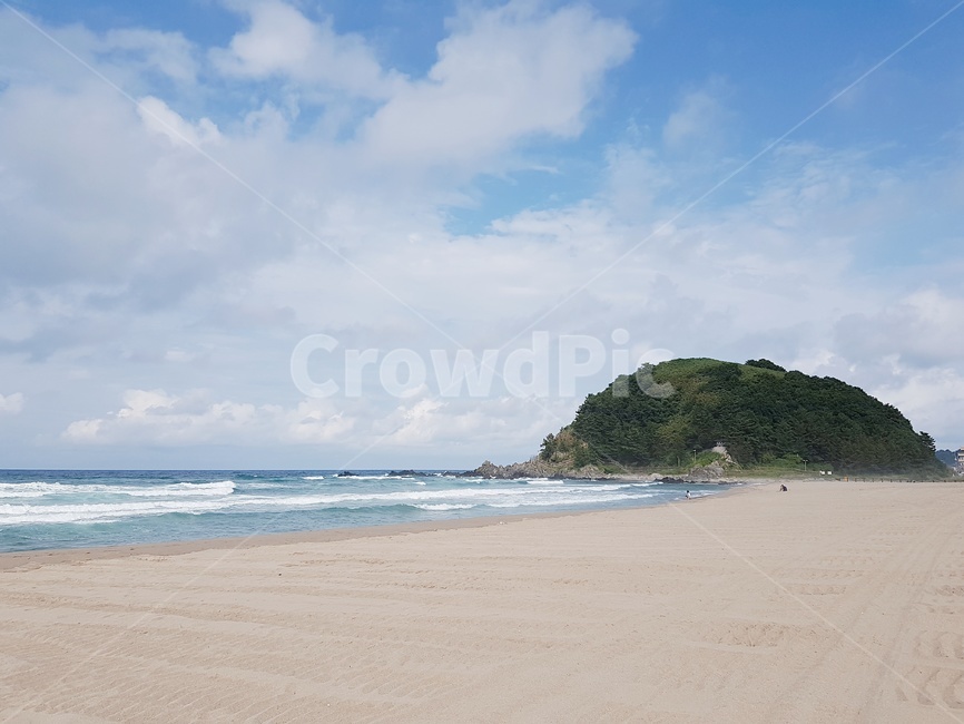 바다,sea,ocean,돌섬,해수욕장,하늘,물,water,sky,구름,cloud,혼자,자연,nature,해변,beach,자연,풍경,nature,landscape,land,땅,outdoors,옥외,shoreline,해안선,대양,coast,연안