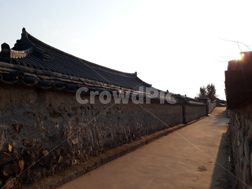 roof,지붕,tradition,신라,house,집,road,길,산책,wark,돌담,벽,fance,전통,경주,hanok,architecture,건축물,bilding