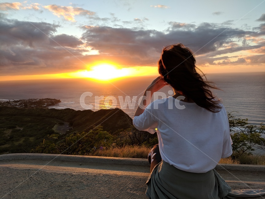 sunrise,redsky,뒷모습,새벽,ocean,sky,바다,경치,hawaii,다이아몬드헤드,diamondhead,사람,인물,인간,human,person,여성,여자,woman,female,lady,고독함,외로움,쓸쓸함,우울함,슬픔,lonely,solitary