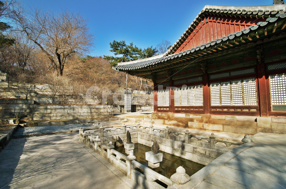 지당,통명전,연못,장방형,창경궁,화강암,장대석,돌다리,후원,한국전통,한국문화,korean traditional,korean culture,랜드마크,landmark,tourist attraction,한국랜드마크,한국관광지,한국명소,korea landmark,korea tourist attraction,건축물,건물외관,exterior,building,structure,architecture,construction