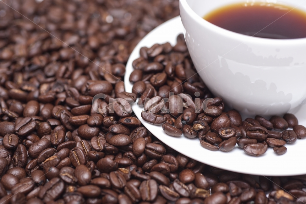 Nukki,inside,coffee beans,coffee cup,beverage,a drink,A cup of coffee,Almost,bean,Caffeine,close up,glass,black coffee,black,To fry,brown,food,coffee ingredients,coffee,Americano,high angle,object