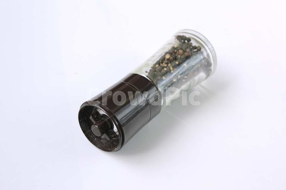 black,bottle,brown,cooking,dry,food,glass,gourmet,pepper,peppercorn,seeds,spice,흰배경,spicy,white,검은색,블랙,검정,병,유리,유리병,갈색,브라운,요리,음식재료,음식,후추,후추가루,후추병,향신료,매운,식재료,사물,물건,오브젝트,thing,object,matter,누끼,remove background