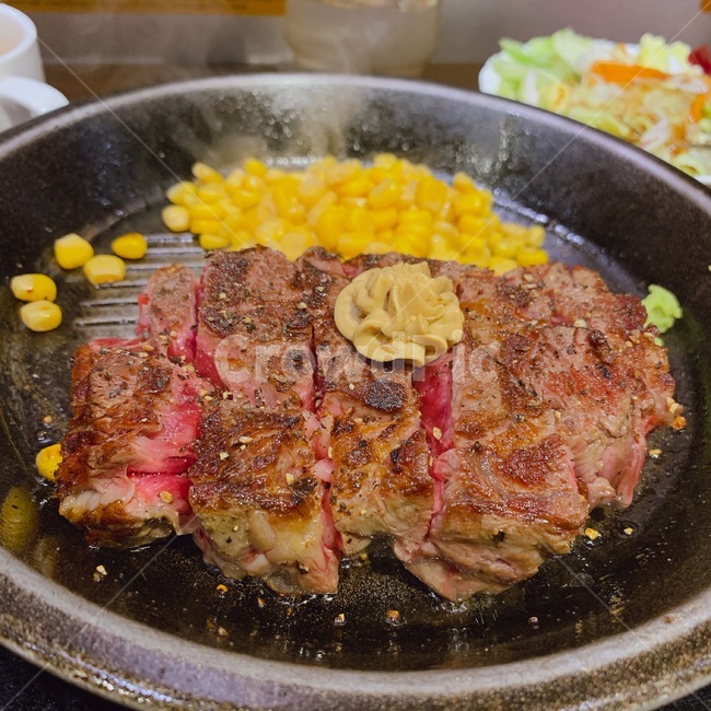 비프스테이크,beef,steak,소고기,beefsteak,스테이크,미디움레어,육류,고기,meat