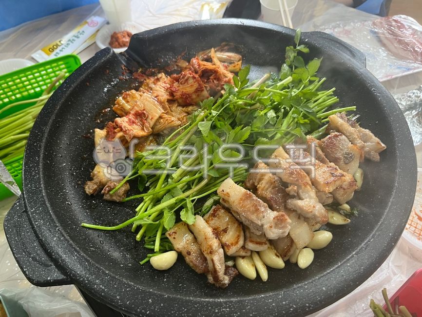 pork belly,Mabijeong Mural Village,Water parsley pork belly,pork,spring water parsley