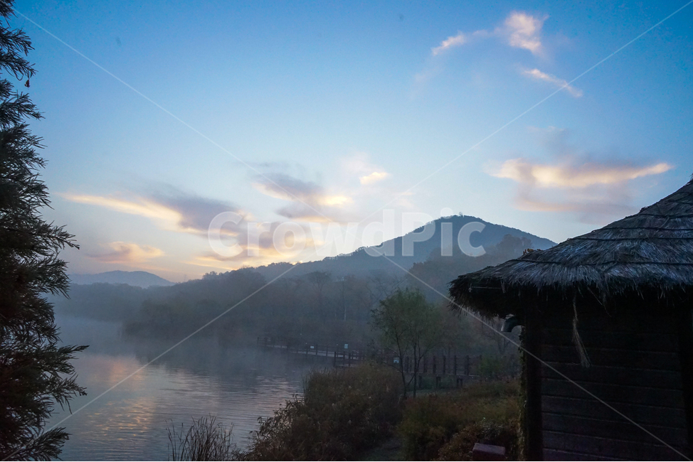 일출,여명,호수,나무,산,구름,하늘,안개,물안개,자연,풍경,nature,landscape,한국자연풍경,한국자연경관,korea nature landscape,outdoors,옥외