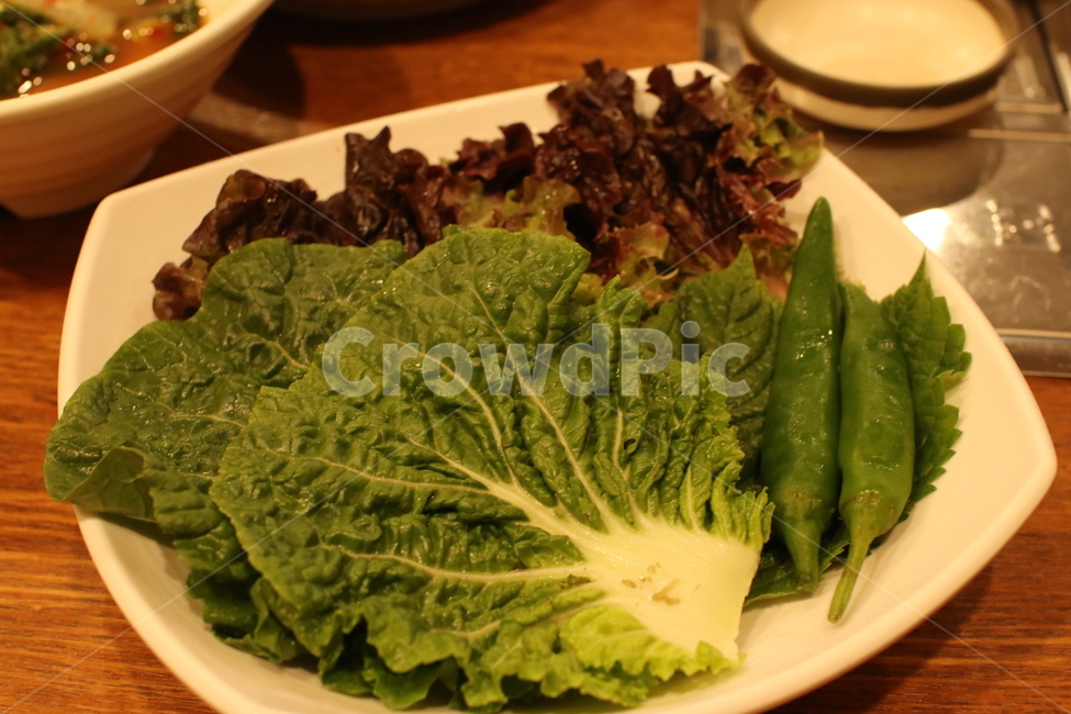 삼겹살,돼지고기,고기,목살,삼겹,쌈야채,쌈채소,상추,고추,깻잎,배추