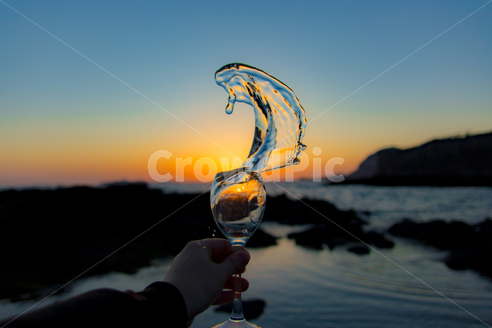 color,backlight,sun,sensiblefeeling,Beach,sight,Emotion,sky,wine glass,glass,nature,water,outdoor,outdoors,sunset,waterfront,nightfall