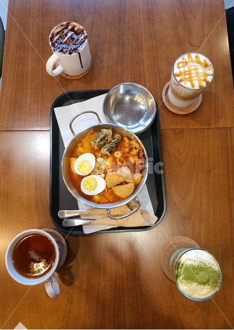 커피,음료,디저트,떡볶이,라떼,아메리카노,차,tea,coffee,latte,디스플레이,일상,음식,식재료,요리,food,cook,meal,dishes,food reserves