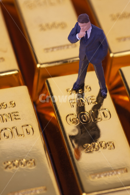 금,골드바,골드,황금,시세,금시세,금값,상승,폭등,폭락,투자,금괴,황금색,안전자산,백그라운드,매매,매수,고민,저축,현물,시장,마켓,순금,순도,은행,오브젝트,이익,수익,대박,쪽박,하락,비즈니스맨,남자,미니어처,맨,클로즈업,금융,비즈니스,금융,돈,finance,banking,money,비즈니스,사업,business,service,work,연출,컨셉,콘셉,direction,concept