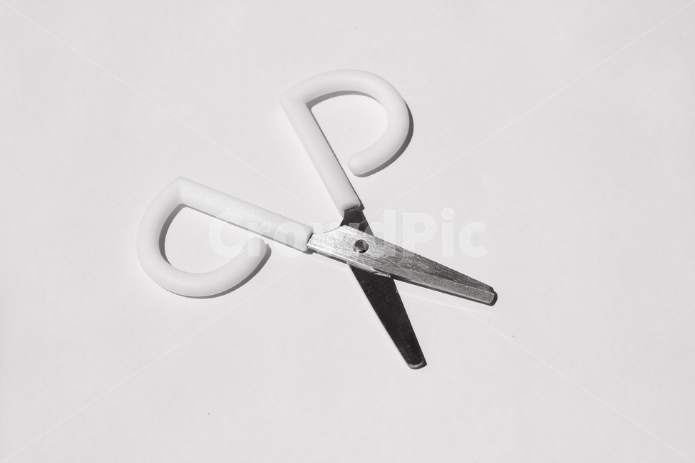 scissors,가위,도구,문구류,금속,문구,blade,clippers,closeup,cut,cutter,handle,metal,nobody,object,pair,sharp,silver,single,stainless,steel,tailor,tool,white,학용품,문구류,사무용품,school supplies,stationery,office supplies,누끼,remove background