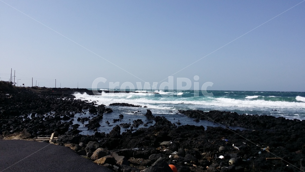 재주도,바다,파도,해변,돌,하늘,전봇대,수평선,자연,풍경,nature,landscape,한국자연풍경,한국자연경관,korea nature landscape,제주도,jeju,jeju island,water,물,sea,outdoors,옥외,ocean,대양,promontory,곶