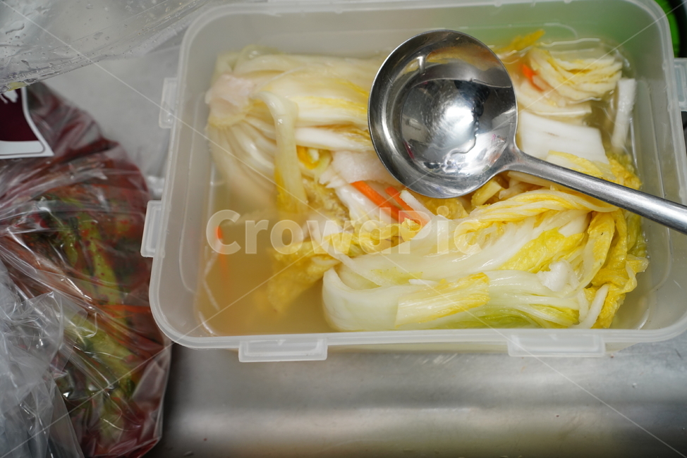 배추,물,물김치,한국,음식,푸드,반찬,채소,야채,전통,식사,먹거리,음식,식재료,요리,food,cook,meal,dishes,food reserves,한식,한국음식,한국요리,korean food,korean dishes,korean meal,korean cook