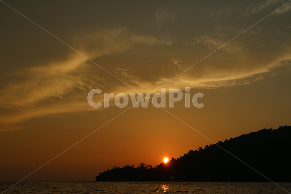 노을,일몰,해질녘,붉은,석양,바다,풍경,코타키나발루,물든,빛,선셋,sunset,붉은노을,태양,해,자연,풍경,nature,landscape,outdoors,옥외,sunlight,햇빛,dusk,황혼,sky,하늘,dawn,새벽,red sky,붉은 하늘