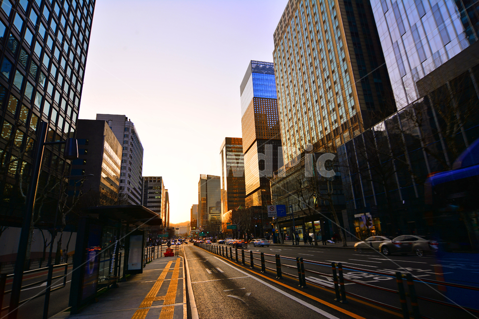 evening time,office,building,scene,At sunset,view,townscape,sash,sight,cityscape,skyscrapers,high rise building,glass,town,metropolis,stock market,downtown,skyscraper,seoul,background,modern city,Office,evening scenery,financier,city,scenery,street,land m