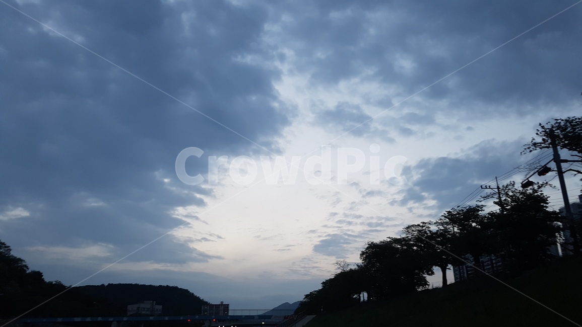 구름,풍경,azuresky,푸른하늘,sky,light,빛,flare,플레어,날씨,weather,nature,자연,outdoors,옥외,cloud,어두운,dark