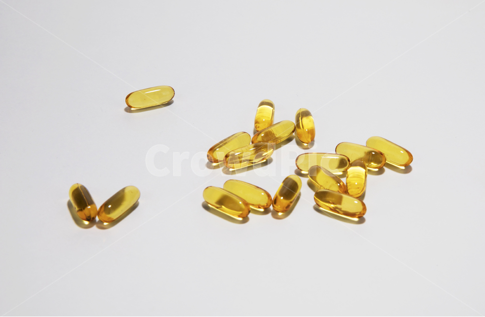 오메가3,알약,병원,약국,캡슐,노란색,투명,기름,oil,빛,그림자,집합,알갱이,약물,중독,건강,식품,의료,의학,병원,medical,hospital,clinic