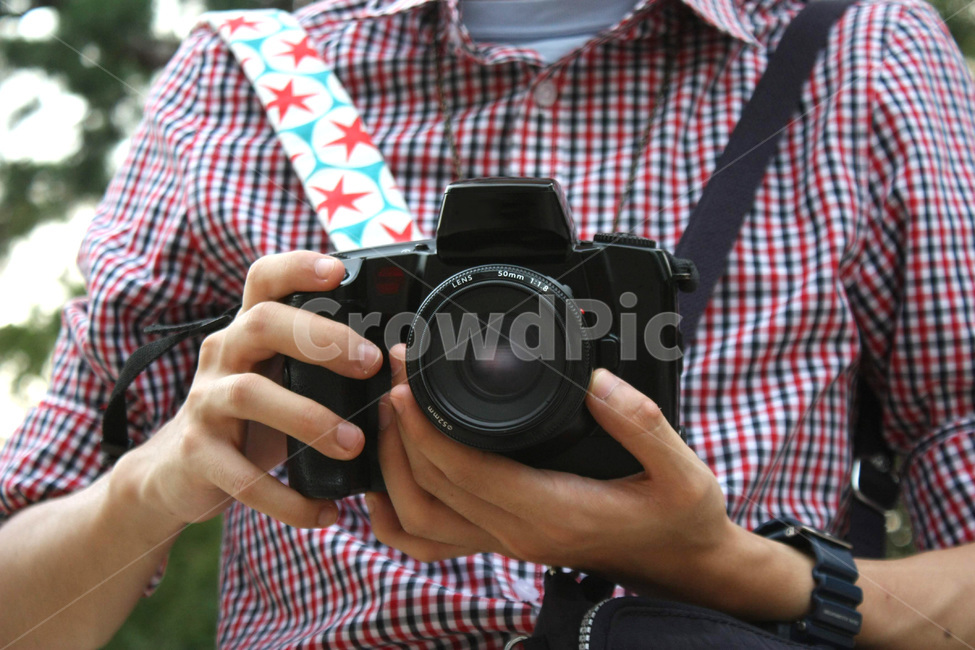 사진찍는사람,카메라,사람,카메라들고있는사람,사진가,디지털카메라,필름카메라,손,사람과카메라,카메라와사람,인물,인물사진,사람,인물,인간,human,person,신체일부,몸,body,사진작가,포토그래퍼,photographer
