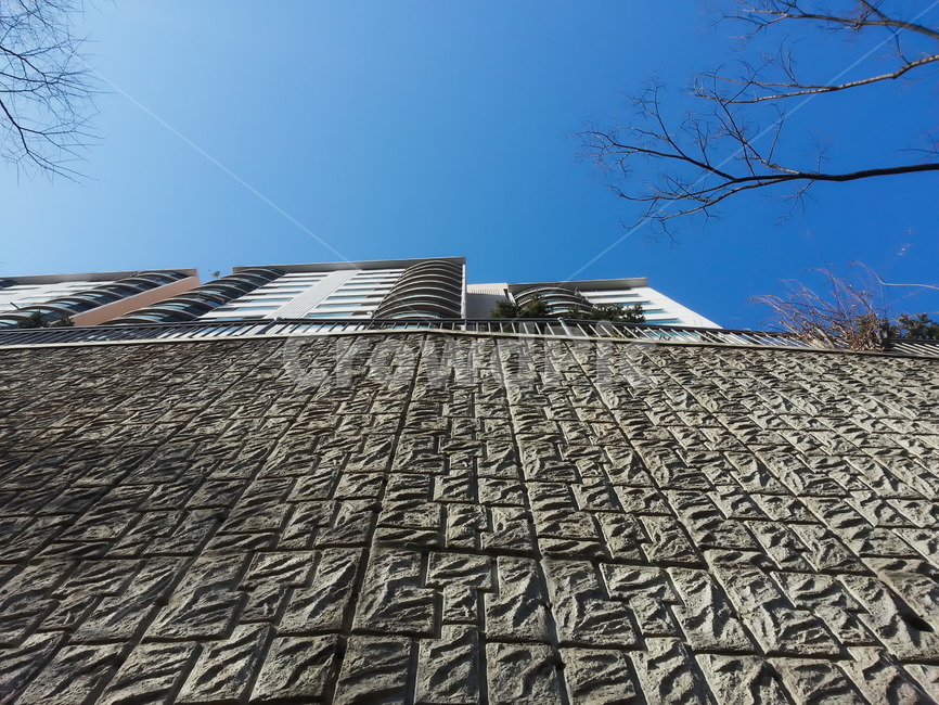 아파트,하늘,축대,인공,구조물,시멘트,건축물,견고,apartment,residence,cement,concrete,artificial,building,vertical,sky,blue,rock,embankment,strong,solid,sturdy,safety,건축물,건물외관,exterior,building,structure,architecture,construction