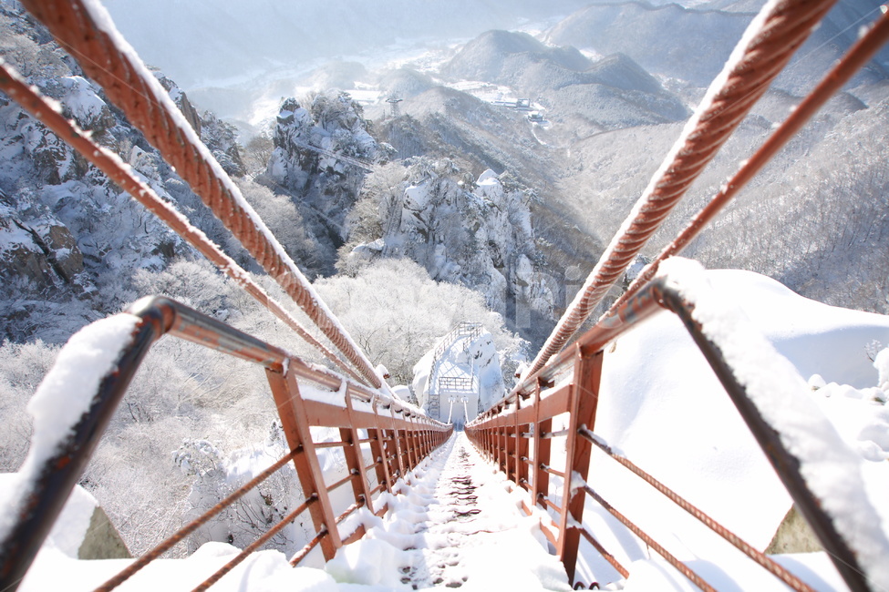 snow scene,Daedunsan Mountain,sky bridge,sight,winter