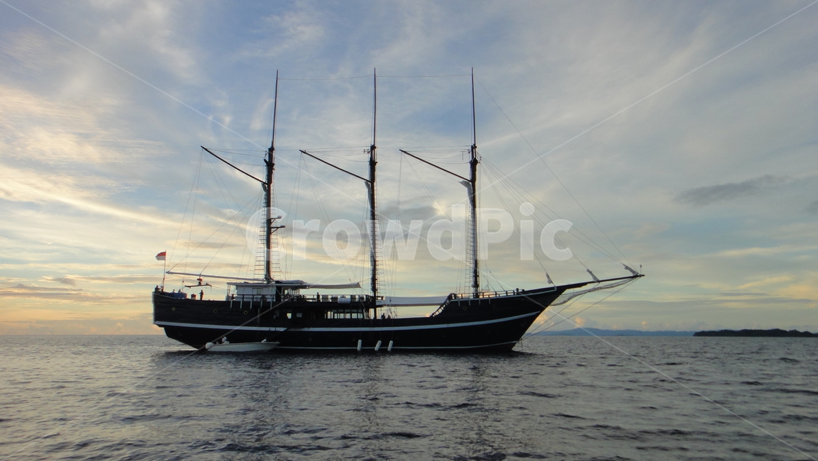 liveaboard,리브어보드,scubadiving,스쿠바다이빙,rajaampat,라자암팟,watercraft,선박,sailingship,돛단배,교통,교통수단,traffic,transportation