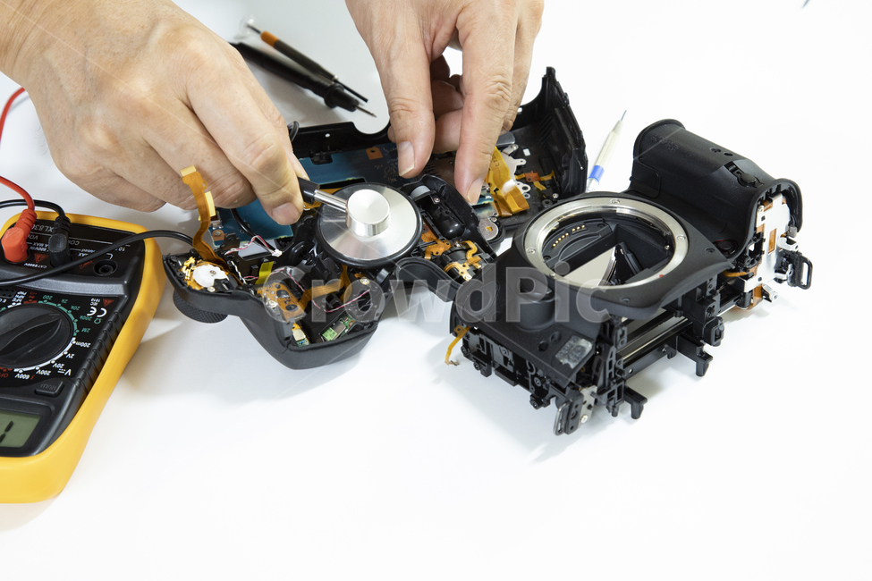 repair,mirror,part,tester,decomposition,aluminum,body,Board,screw,assembly,camera,stethoscope,human,case,hand,broken,electronic circuit,mount,mended,plastic,driver,person,damaged,science,circle,Performance