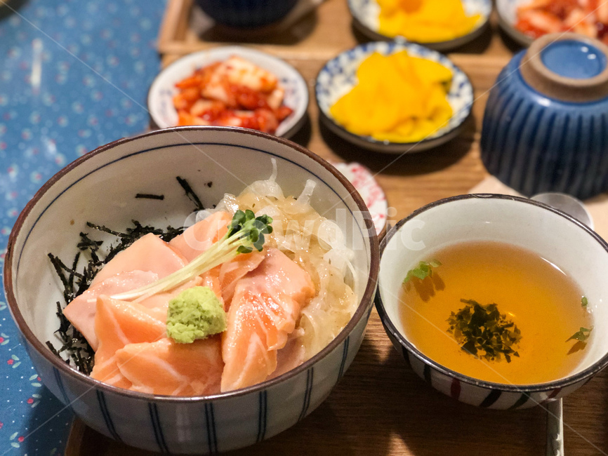 사케동,연어덮밥,연어뱃살덮밥,일식,식사,meal,음식,food,dish,요리,음식,식재료,요리,food,cook,meal,dishes,food reserves