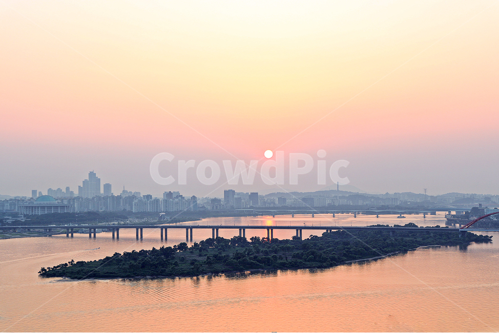 서울,도시,풍경,일몰,붉은노을,한강,미세먼지,대교,빌딩,건물,ciry,sunset,river,landsacpe,seoul,도시,풍경,city,landscape,한국도시풍경,한국도시경관,korea cityscape,nature,자연,outdoors,옥외