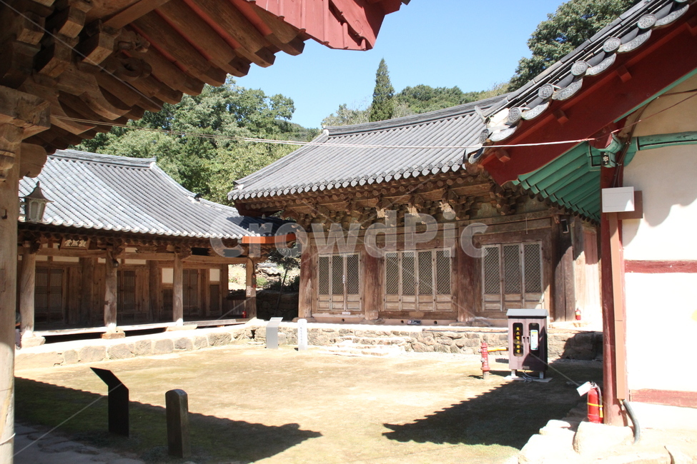 화암사,보물,극락전,하앙식,사찰,원효대사,의상대사,건축구조,목조건물,불명산,hwaamsa,treasure,temple,woodenbuilding,한국전통,한국문화,korean traditional,korean culture,종교,신앙,religion,belief,faith,건축물,건물외관,exterior,building,structure,architecture,construction