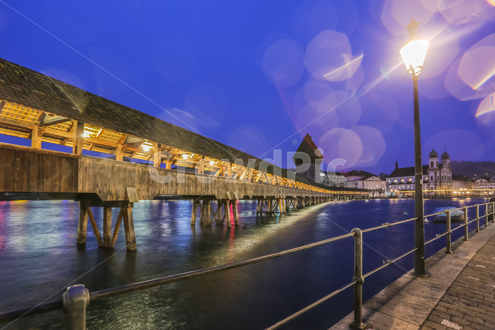 야경,다리,가로등,스위스,목조다리,강,호수,night,nightview,루체른,세계,건축물,반영,lake,swiss,카펠교,해외랜드마크,유럽,landmark,세계랜드마크,외국랜드마크,worldlandmark,worldtourist,attraction,건물외관,exterior,building,structure,architecture,construction,landscape,sky,oversea,europe,tourist,해외,외국,foreignworld,야경,밤,풍경,nightscape,night,landscape,랜드마크,landmark,tourist attraction,해외,외국,세계,foreign,oversea,world,세계랜드마크,해외랜드마크,외국랜드마크,world landmark,world tourist attraction,건축물,건물외관,exterior,building,structure,architecture,construction,banister,난간,handrail,water,물