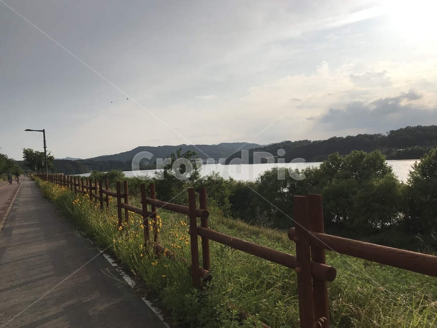 산책로,자전거도로,강변,산책길,운동코스,시골길
